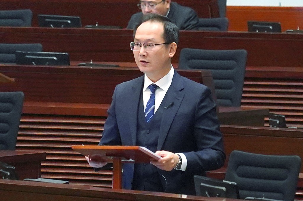民建聯陳學鋒查詢999求助電話的新功能。資料圖片 民建聯陳學鋒查詢999求助電話的新功能。資料圖片