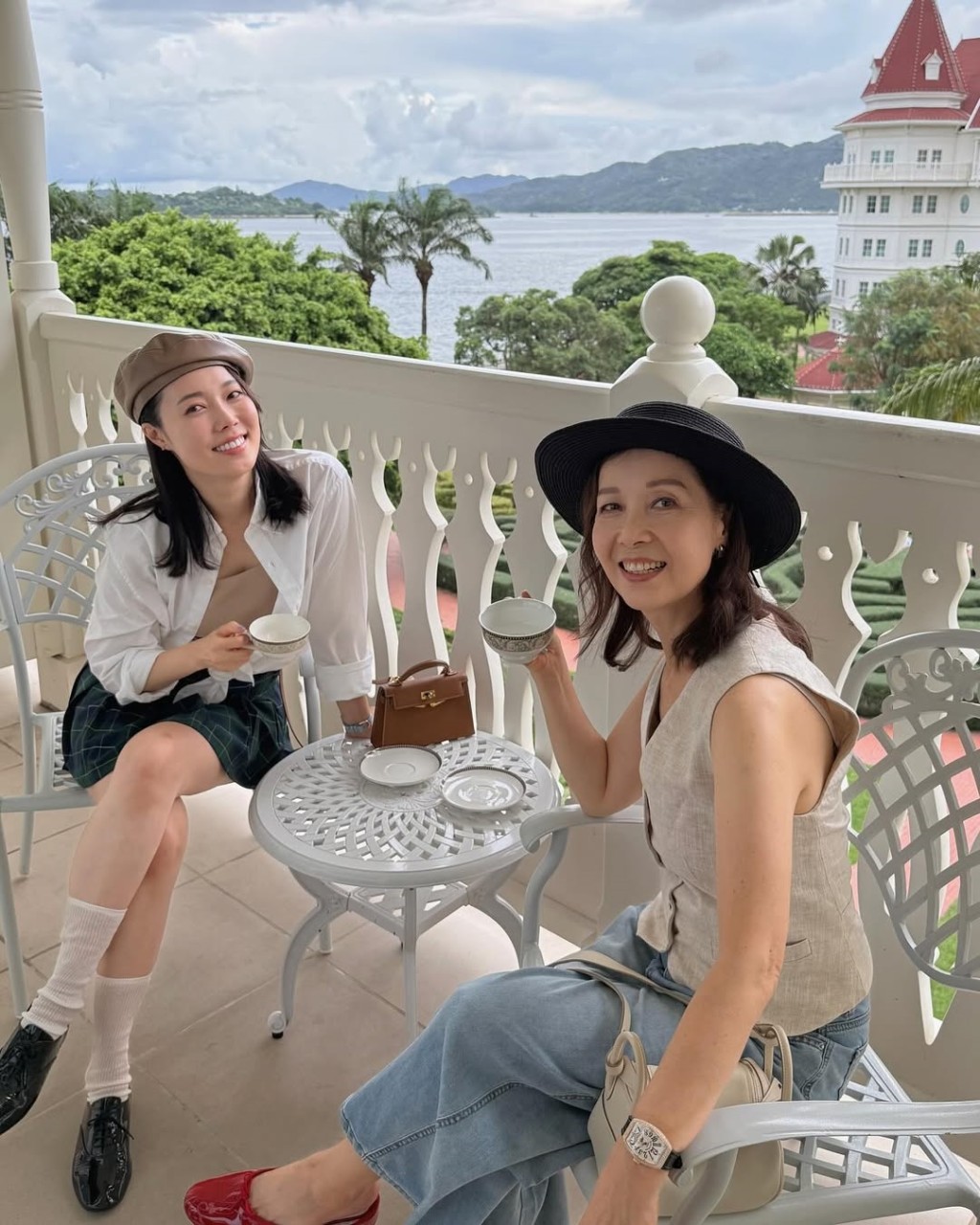 Sue Chang張厚耀和媽媽。 Sue Chang張厚耀和媽媽。