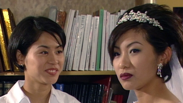 1996年，莫可欣（右）与宣萱因合拍TVB剧《天地男儿》和《900重案追凶》结缘而成为好友。