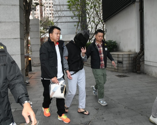 警方帶疑犯重組案情。