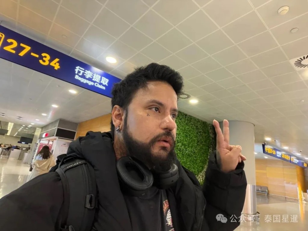 泰國網紅在上海疑遇到美女酒托「被騙」去私竇飲酒,2萬人民幣埋單。泰國星暹 泰國網紅在上海疑遇到美女酒托「被騙」去私竇飲酒,2萬人民幣埋單。泰國星暹