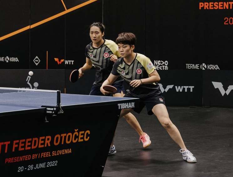 杜凱琹(右)、朱成竹明日衝擊今站女雙金牌。世界乒聯微博圖片