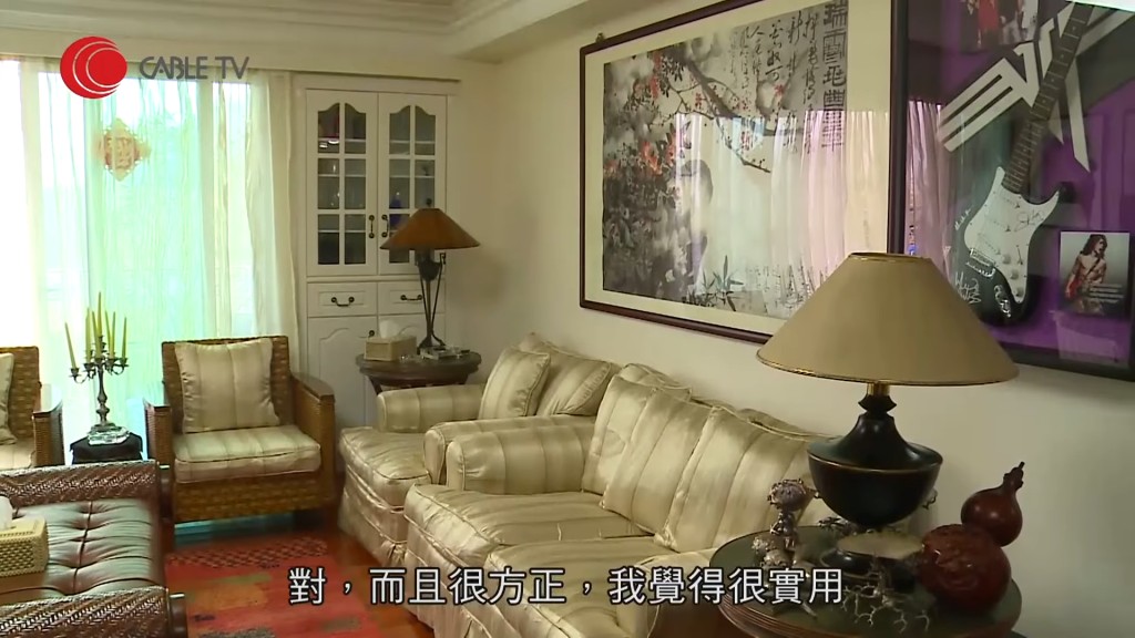 客廳中西合壁。