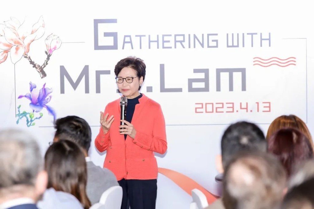圖為林鄭月娥出席上海市香港商會晚宴並演講。