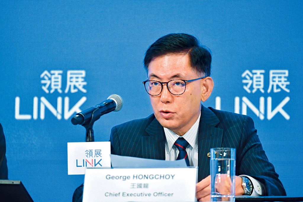 王國龍認為,內地旅客減少來港消費的一大原因是人民幣貶值。