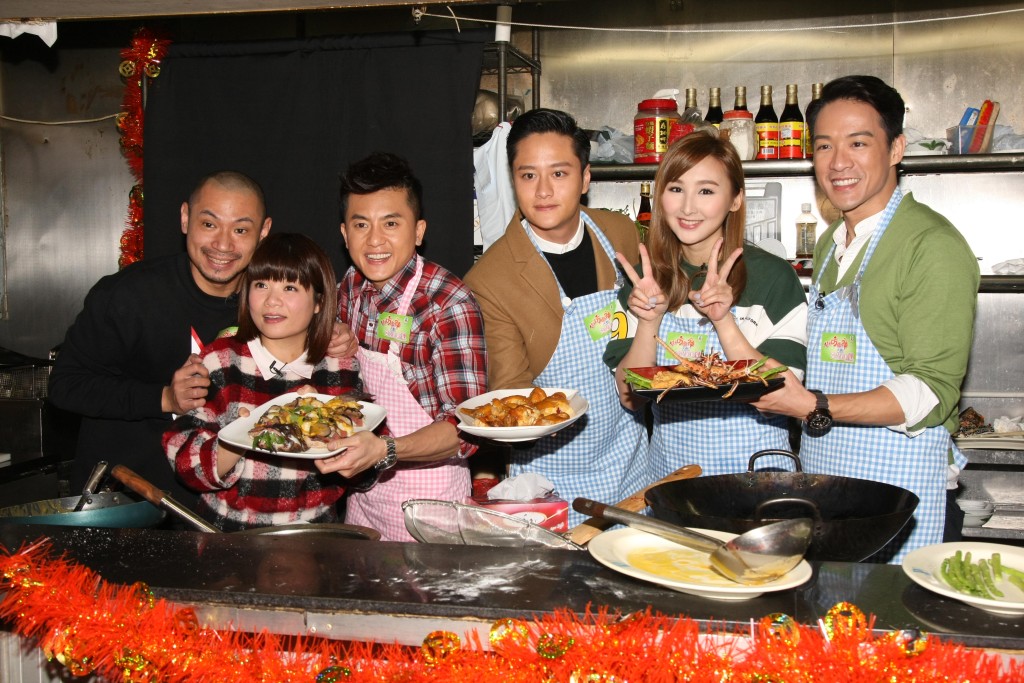 金剛、阮小儀Kitty Yuen、衛志豪、謝東閔、高海寧和陳智燊拍攝無綫電視《街坊廚神》新春特別版，大展廚藝。