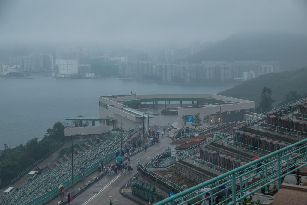清明節落大雨。