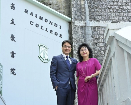 高主教書院前校長盧詠琴(右)在上月退休,由副校長楊世德(左)接棒。