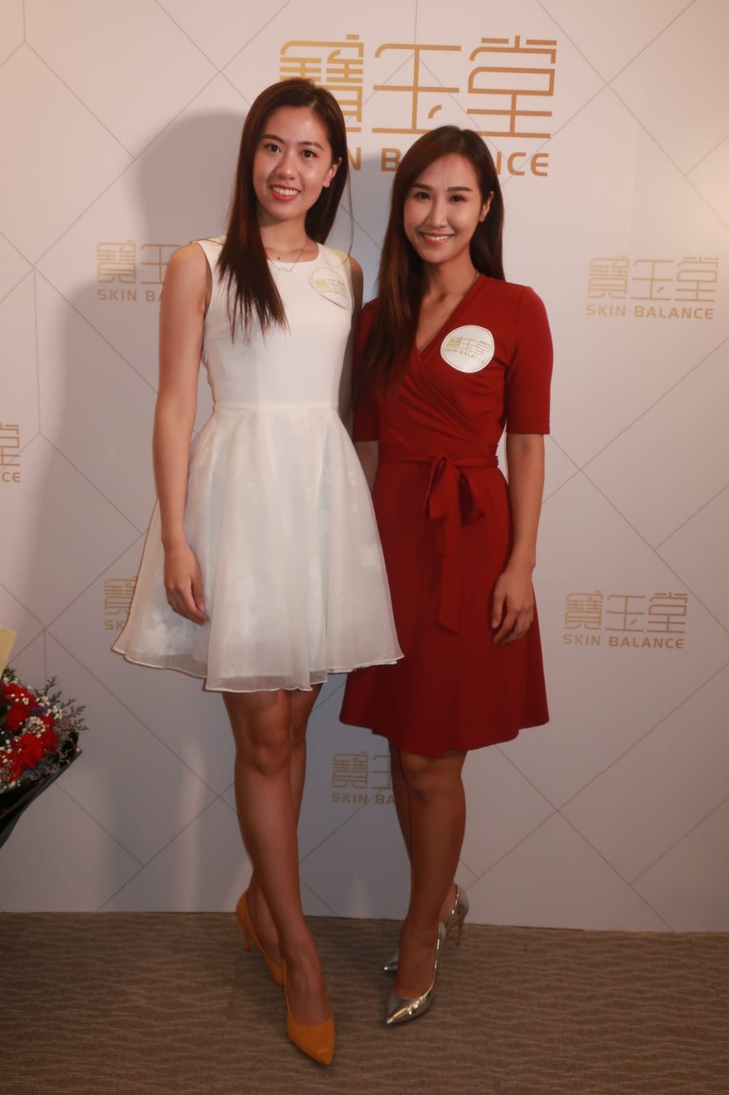 冠軍陳美儀(左一)開心獲贊助。