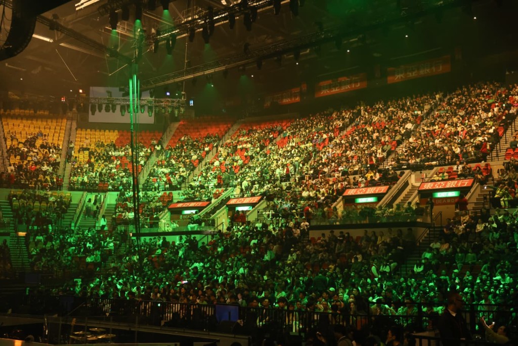 尾場入座率有8成。