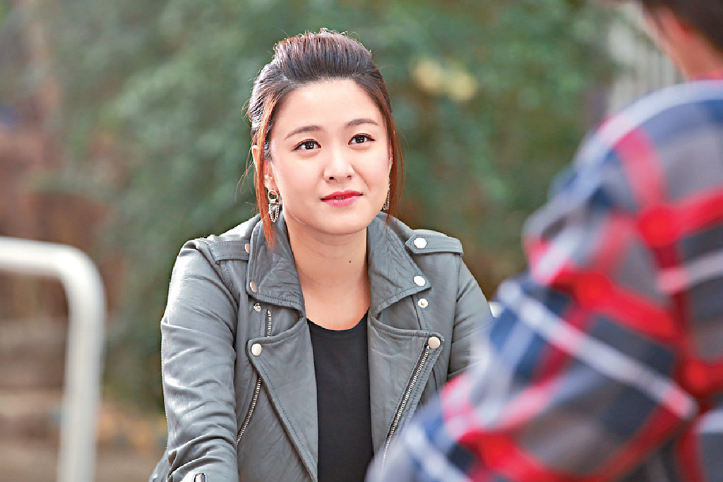 失眠救星■江嘉敏在劇中因患有紅斑狼瘡而經常失眠，之後發現陽光可解決失眠問題而有所依賴。