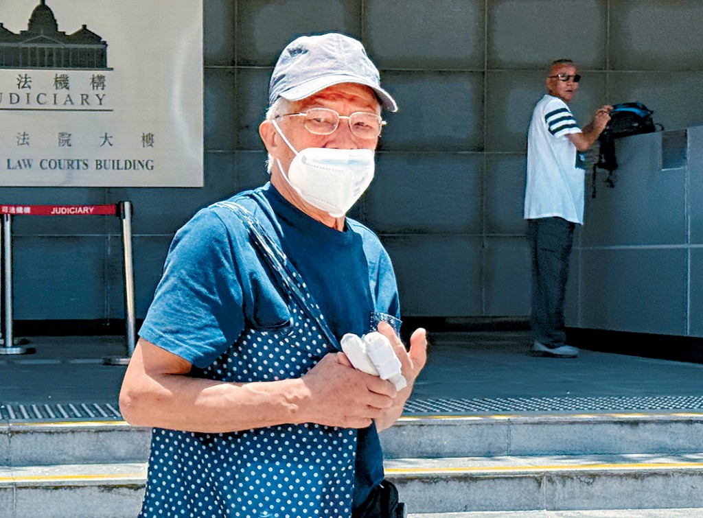 何伯辯稱因一時衝動而犯案，現已與何太分居，現居安老院並依靠綜援維生。