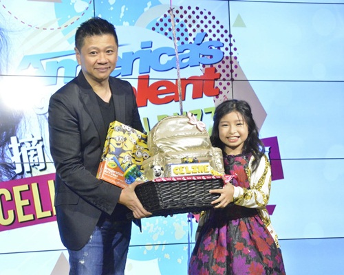 阿一送她文具开学