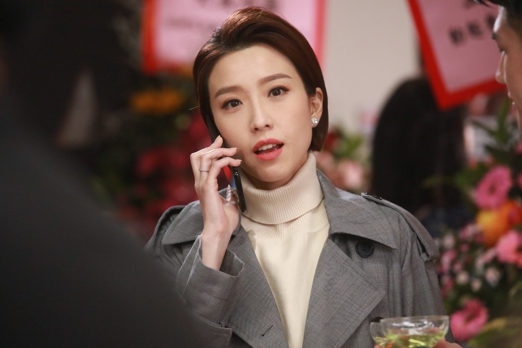 劇中子羚演的女強人「雷堅」,短髮look襯晒。