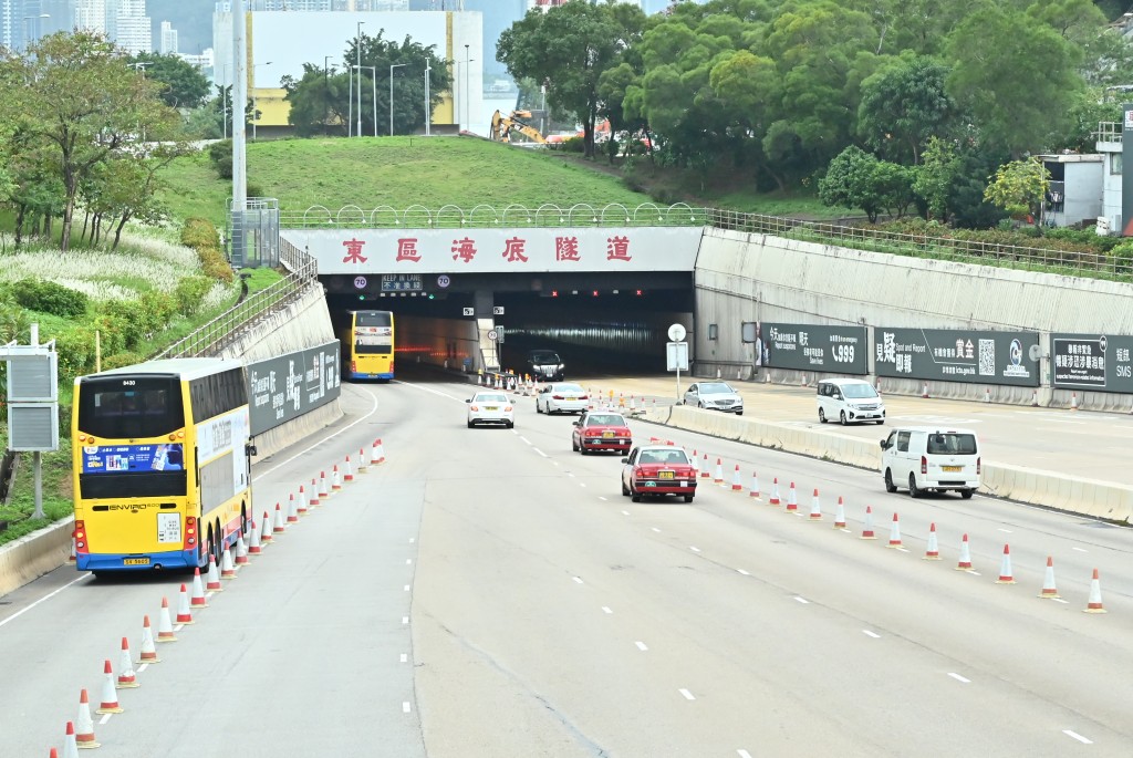 東區海底隧道私家車收費增加5元，的士收費不變。黃頌偉攝