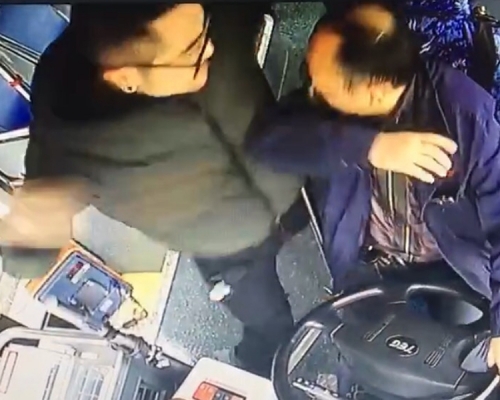 長沙一男子乘巴士毆打司機被刑拘。(網圖)