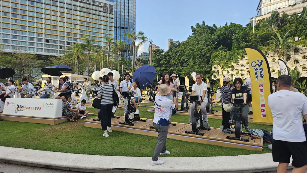 大批本地市民與海內外旅客並肩出發,全情投入這場別具意義的單車盛事。 大批本地市民與海內外旅客並肩出發,全情投入這場別具意義的單車盛事。
