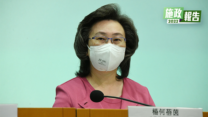公務員事務局局長楊何蓓茵表示,相關公務員守則需要更新,突顯公務員應該具備的核心價值和基本信念,要履行「愛國者治港」原則,以民為本等。