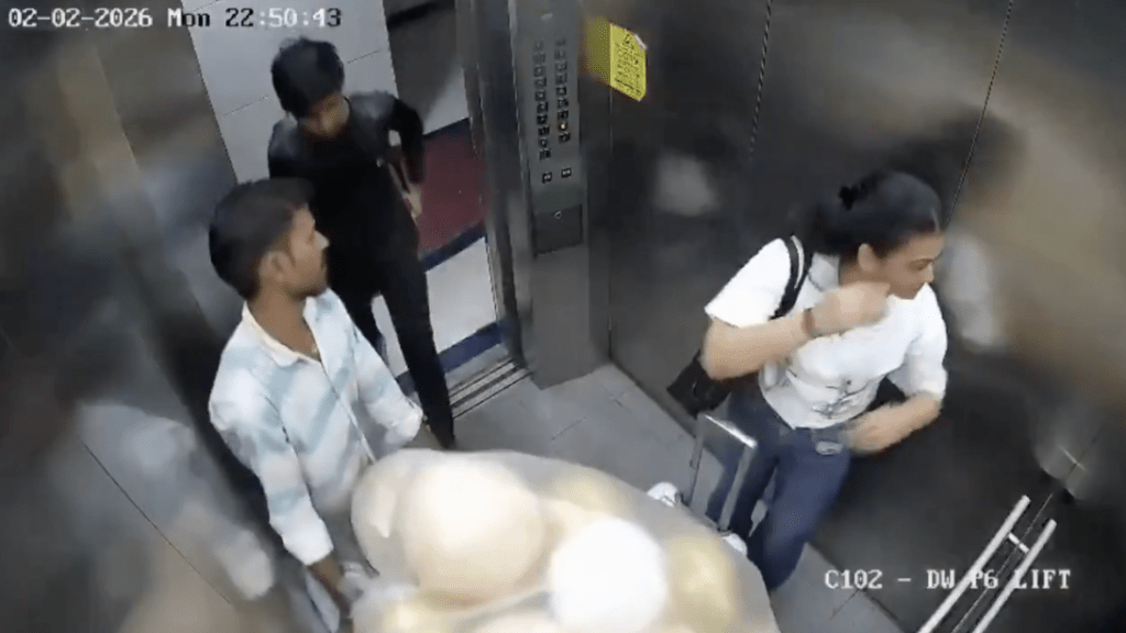 送貨員馬哈托（Raju Kumar Mahato）當時手持約十至十二個充氣氣球，準備前往住戶傑恩（Arpit Jain）的家中佈置生日派對。