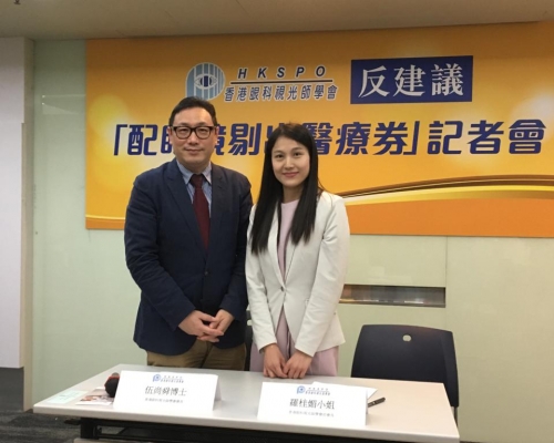 會長伍尚舜(左)、前會長羅桂媚(右)。