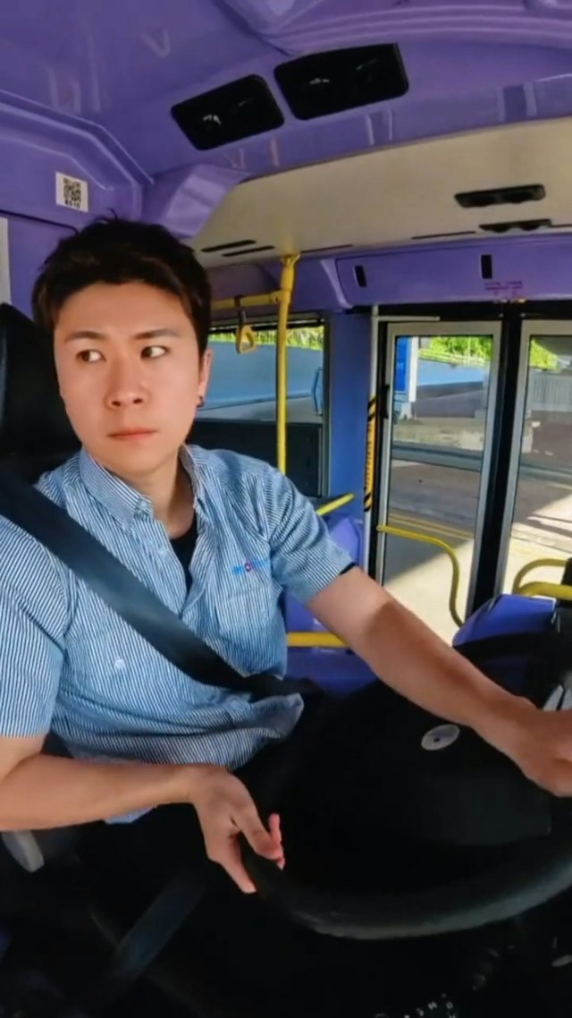 譚澔天是兼職巴士車長。