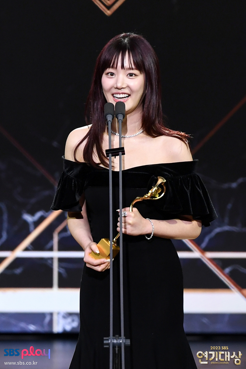 《7人的逃脫》李侑菲獲女子優秀演技獎（迷你劇類型/動作類）。