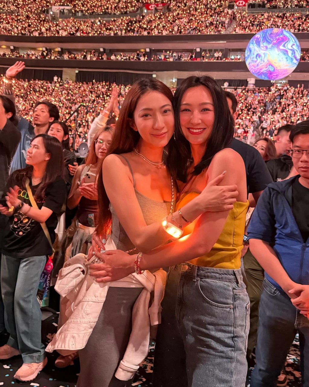 高海寧近日亦有看Coldplay演唱會。 高海寧近日亦有看Coldplay演唱會。