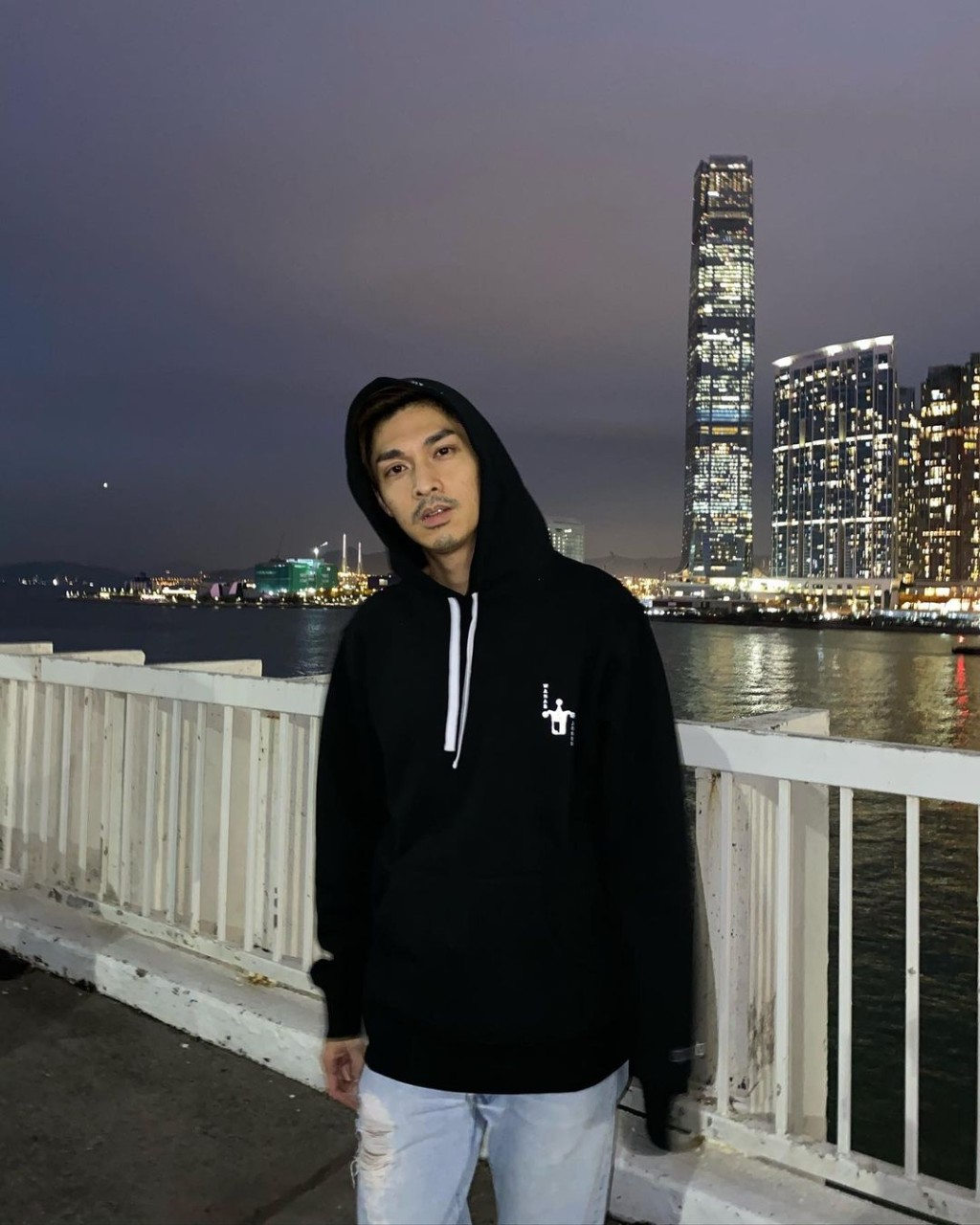 關楚耀一向好撐女友。