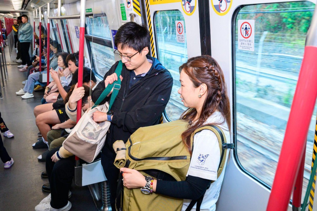 不少狗主表示,整體體驗良好、安排順暢,亦望日後可恆常化推行,讓人寵共用公共交通。 不少狗主表示,整體體驗良好、安排順暢,亦望日後可恆常化推行,讓人寵共用公共交通。