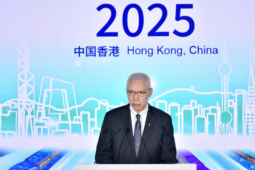 歐陽伯權表示，鐵路面對的挑戰隨著時代變遷而改變，促使港鐵積極運用創新科技持續提升安全性。