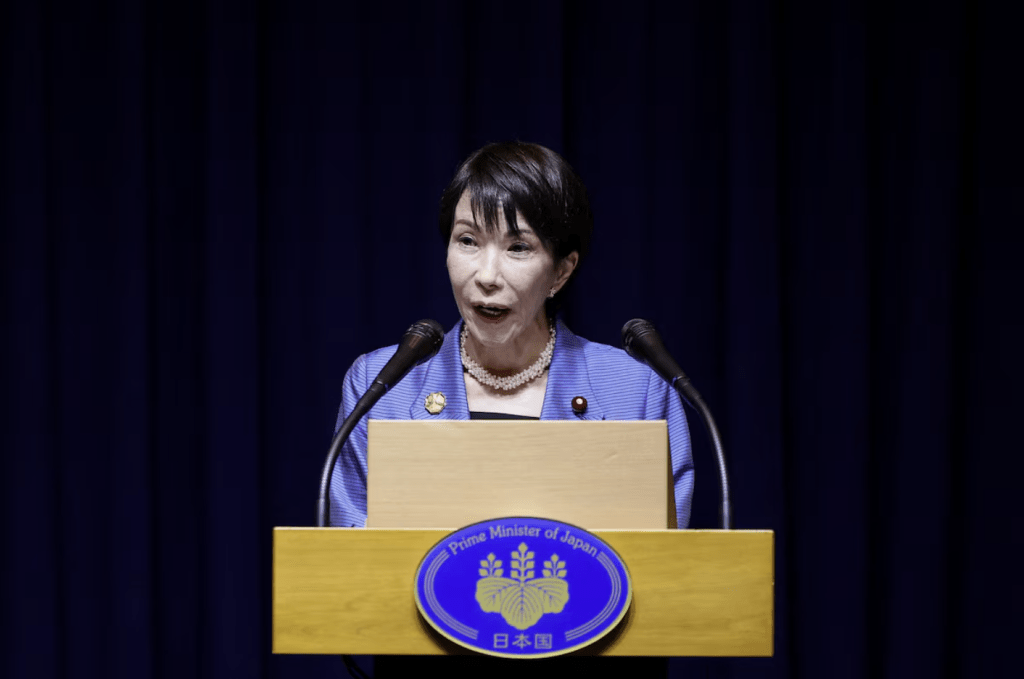 高市在質詢中回應事件時坦言:「確實給秘書和隨行人員添了麻煩,深感抱歉。」路透社資料圖片 高市在質詢中回應事件時坦言:「確實給秘書和隨行人員添了麻煩,深感抱歉。」路透社資料圖片