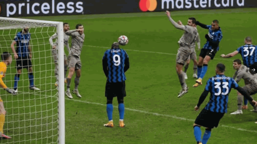 在19/20球季的欧霸杯决赛卢卡古封杀山齐士的必入球。网上图片