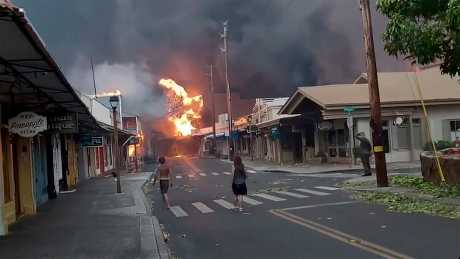 拉海納市中心烈焰沖天。美聯社