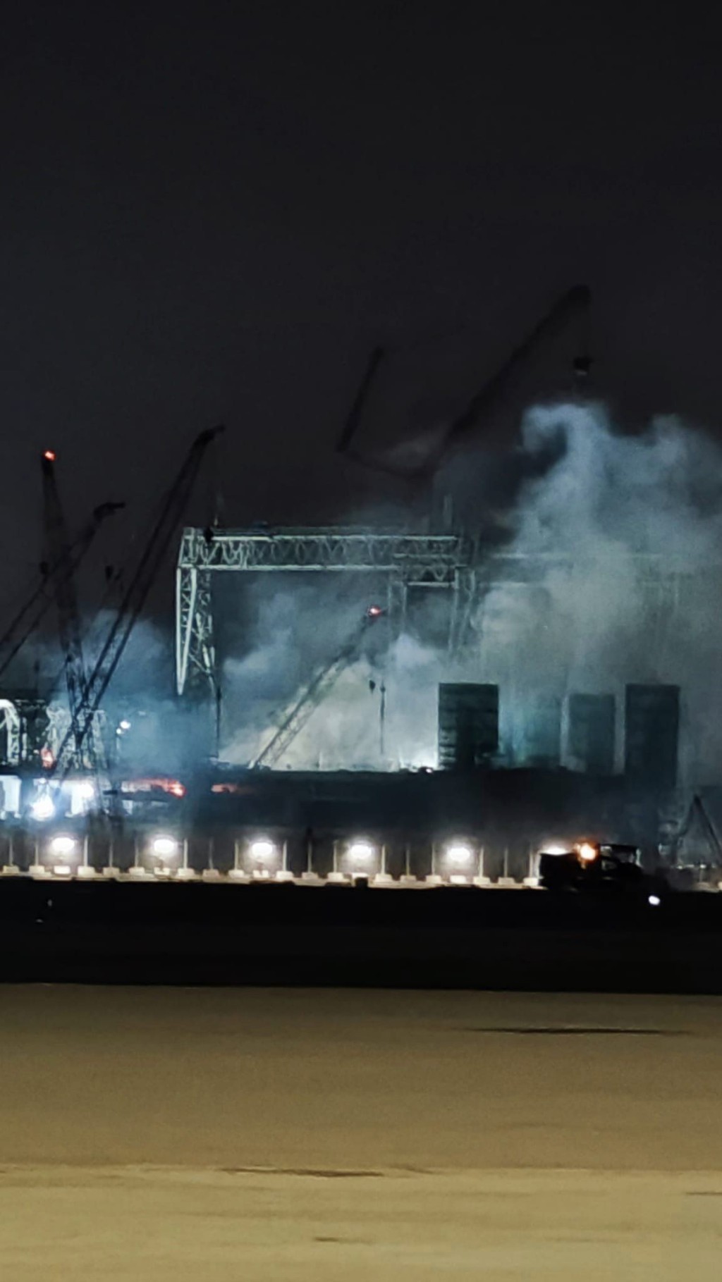 机场三跑地盘今日发生火警。fb「香港机场实况讨论区」图片