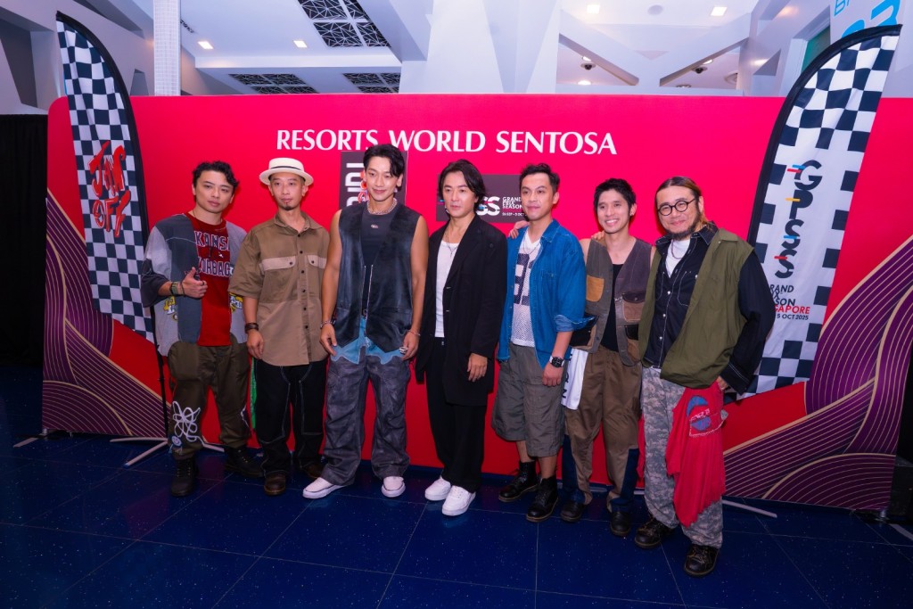鄭伊健與Nowhere Boys、Rain合照。