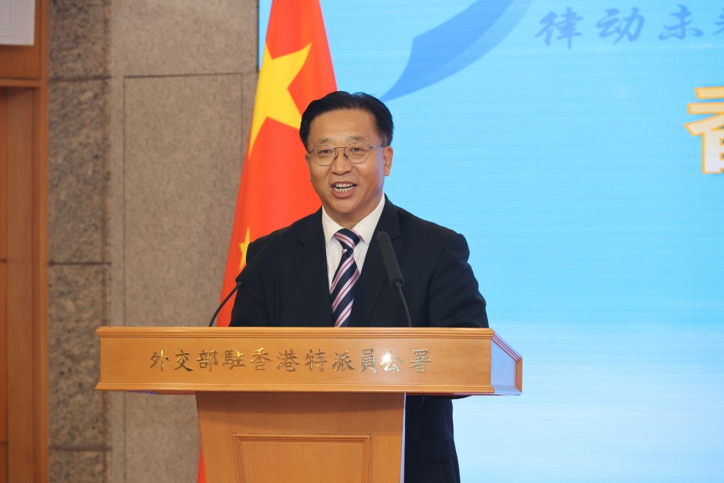 外交部駐港特派員崔建春在分享會上發表演講。