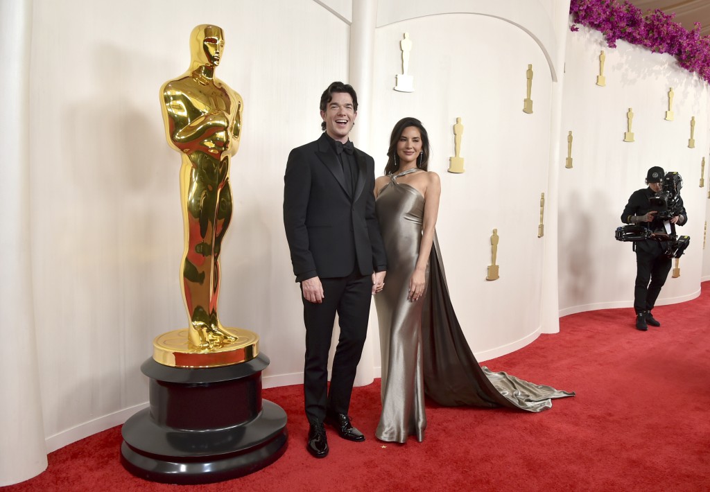 美国女星奥莉花美恩（Olivia Munn）与男友约翰莫蓝尼日前出席奥斯卡颁奖典礼。 AP