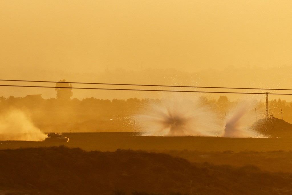 以色列軍方周日發聲明指，在過去24小時內，以軍戰機攻擊了450多個哈馬斯目標。路透社
