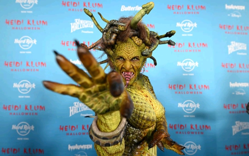 Heidi這個女妖造型花了不少時間和工夫,如此用心難怪獲封「萬聖節女王」 Heidi這個女妖造型花了不少時間和工夫,如此用心難怪獲封「萬聖節女王」