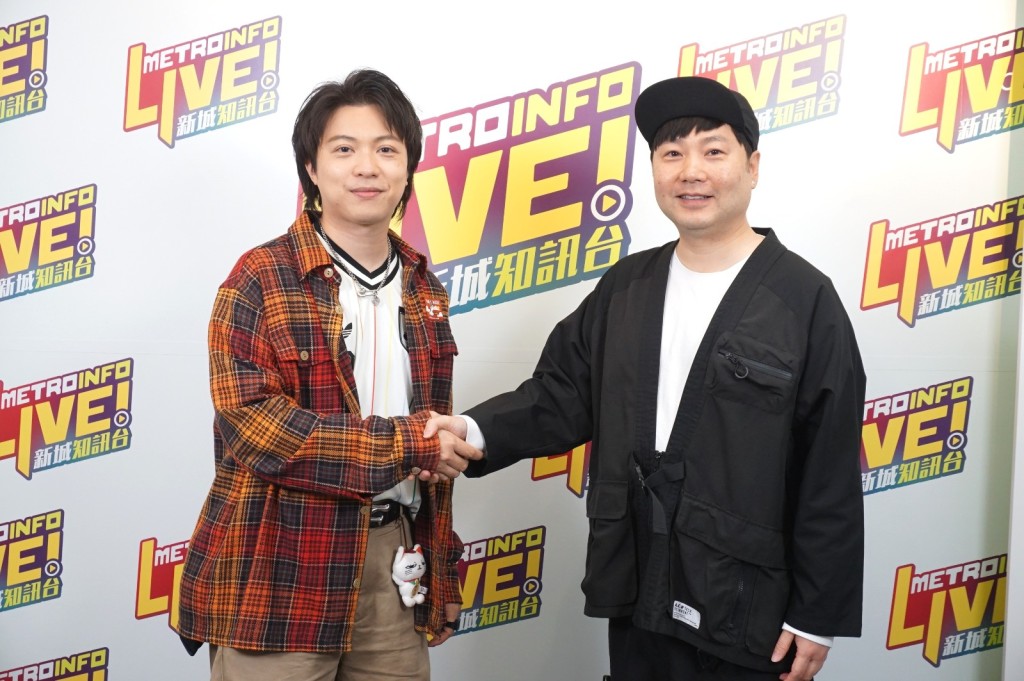 啤梨打趣说：「虽然今日系愚人节，但不是在开玩笑，是认真的（指科林回巢）！」