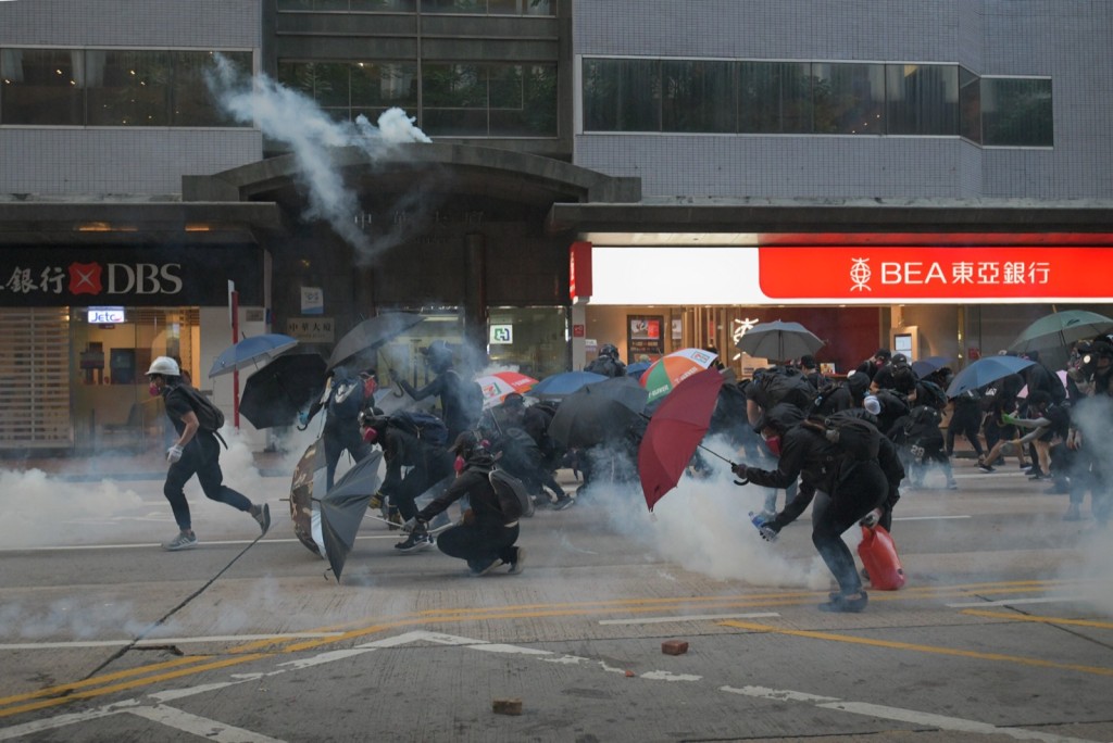 本港再度爆發大規模衝突。