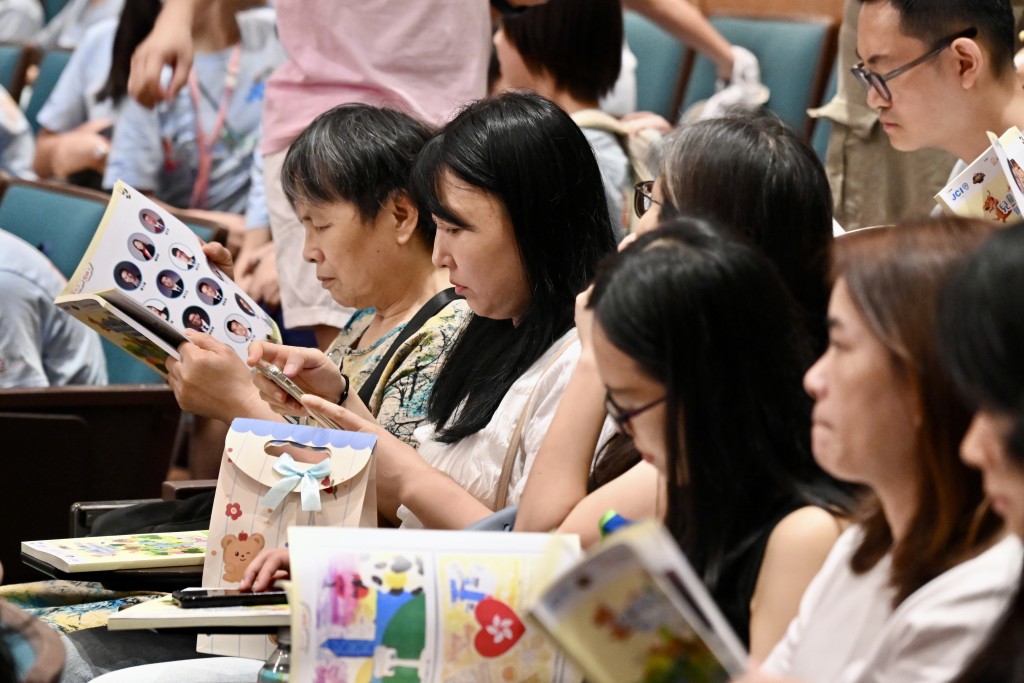 兒童飛龍大使主題為「童熱愛、同城長」,共有100位11歲的青少年參與。劉駿軒攝 兒童飛龍大使主題為「童熱愛、同城長」,共有100位11歲的青少年參與。劉駿軒攝