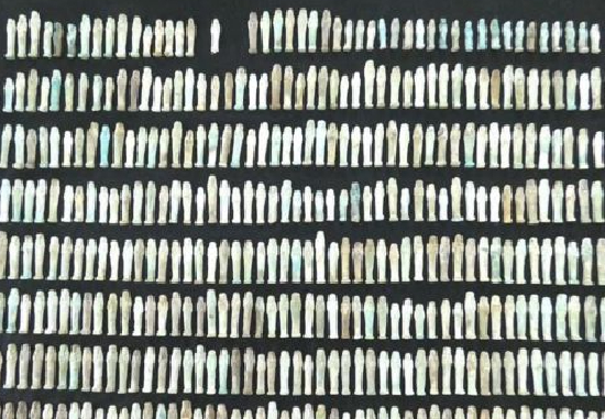 埃及古墓葬中出土的彩色雕像。 (新華社)