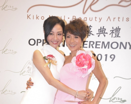 楊玉梅為寶珮如新店代言。