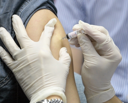 過去一星期，衞生署共接獲142宗涉及曾經接種新冠疫苗人士的異常事件報告。資料圖片