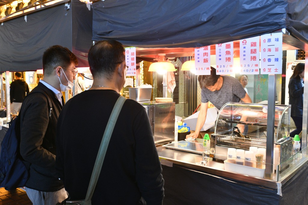 廟街夜市活動一連6個月，並開設32個美食攤位。盧江球攝