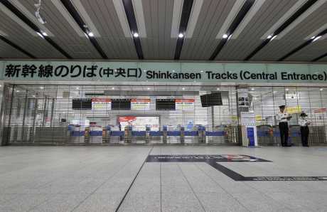 兰恩来袭，新干线停驶，新大阪站关闭。路透社