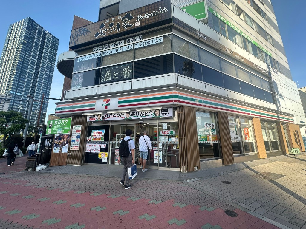 目前日本有超过21000家7-Eleven，稳居连锁超商之冠。