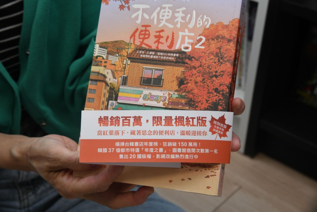 部分書籍配有的「書腰」，就是一本書的廣告版位，拿掉了不影響整本書的完整性，可大大減低「視覺噪音」。