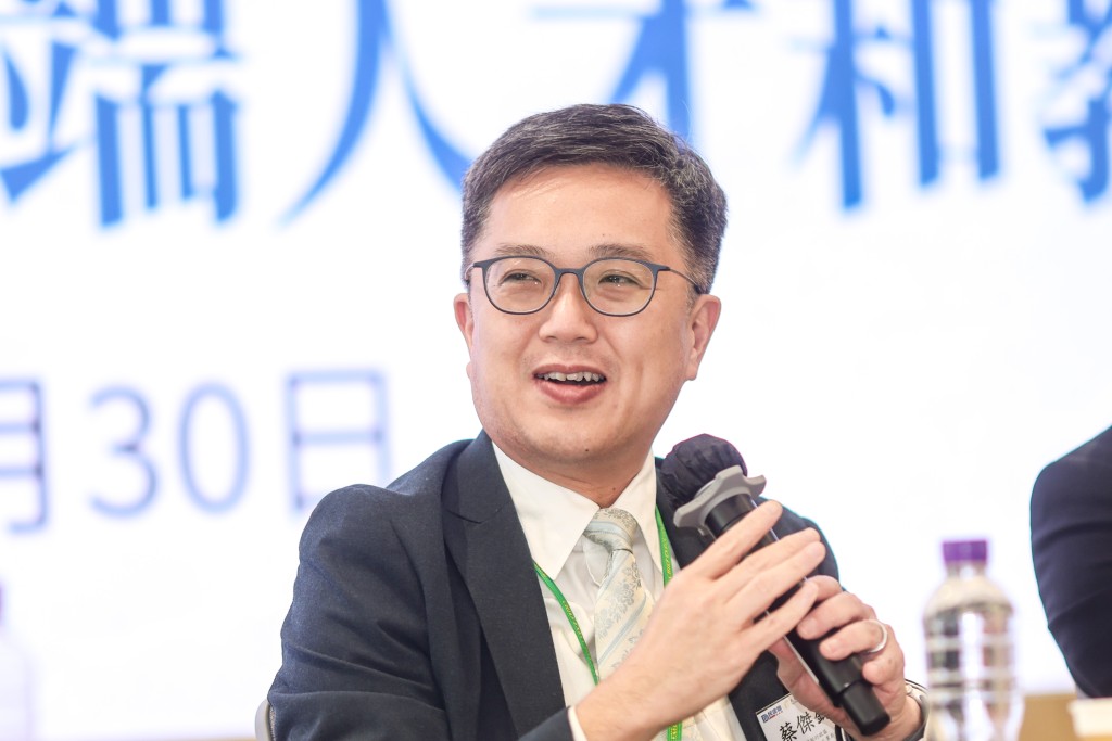 創新科技及工業局常任秘書長蔡傑銘直指，香港這幅彈丸之地，必須有人才方能貢獻國家，沒有人才說甚麼都沒有用。